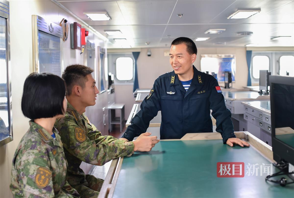 最牛实习！海军工程大学900余名学生远海实习访问起航_最牛实习！海军工程大学900余名学生远海实习访问起航_