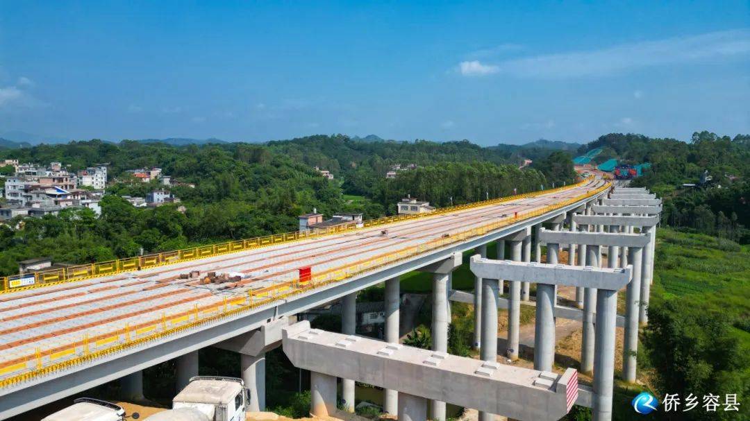 玉林新修高速__玉林铁路隧道